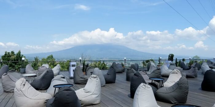 Jauh dari Keramaian ! Berikut 4 Rekomendasi Cafe View Gunung Salak Yang Wajib Dikunjungi