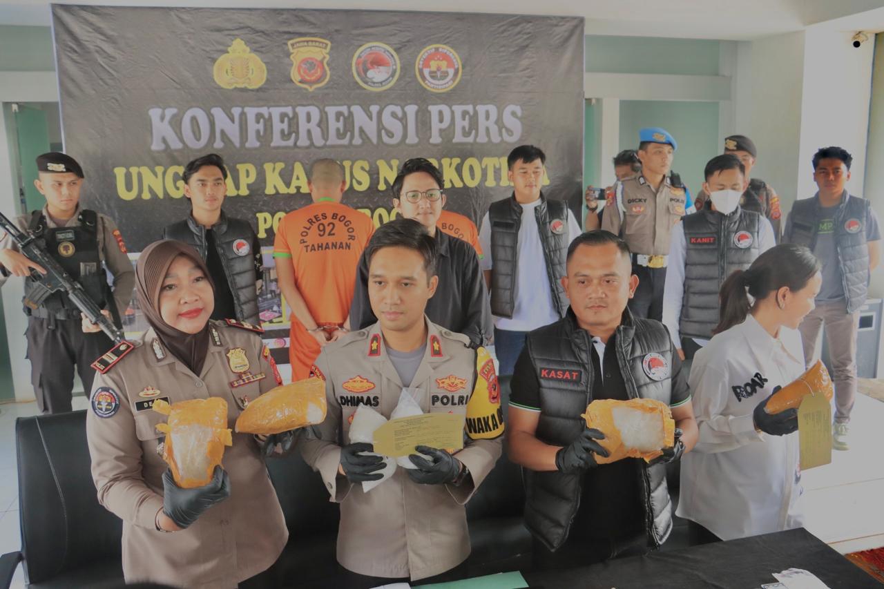 Polres Bogor Ringkus Dua Pengedar Sabu, 6,9 Kg Narkoba Diamankan