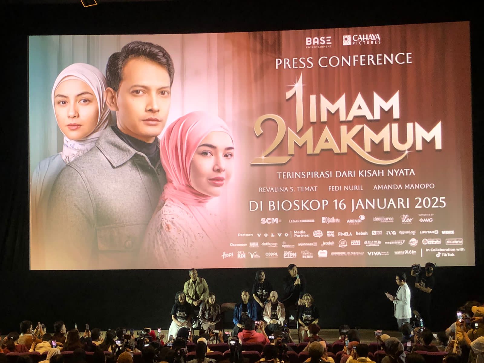 Kisah Cinta Segita yang Menyentuh Hati di Film 1 Imam 2 Makmum