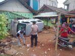 Mobil Grand Max Hantam Rumah Warga, Seorang Nenek Tewas Tertimpa