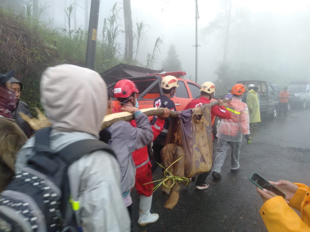 Longsor di Pekalongan, 16 Tewas, Rumah dan Jembatan Hancur