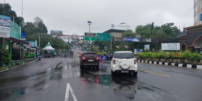 Libur Imlek : Jalur Puncak Hujan, Lalu Lintas Lancar