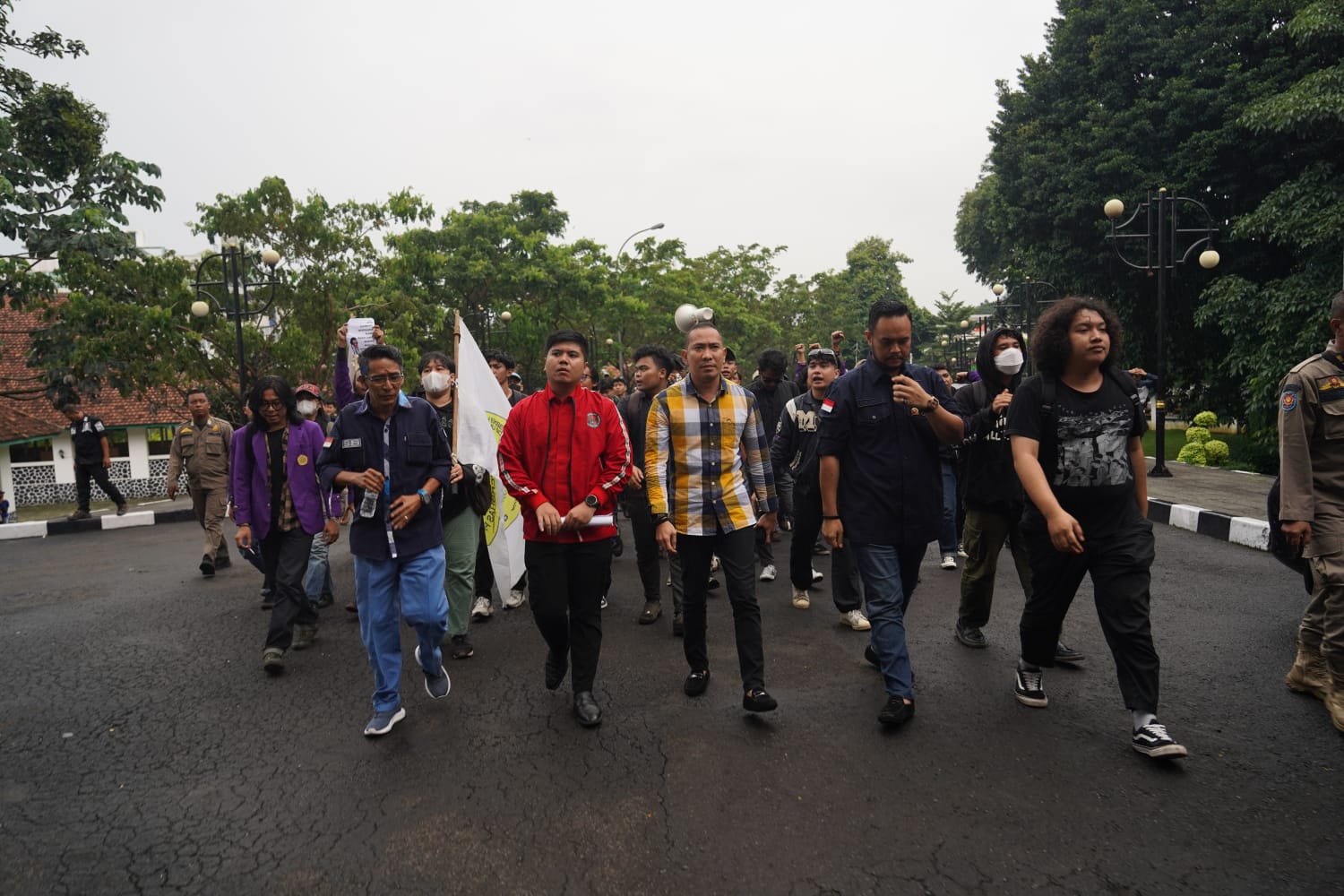 Mahasiswa Universitas Pakuan Gelar Aksi di DPRD Kota Bogor, Wakil Ketua : Kita Terima Aspirasi Mereka