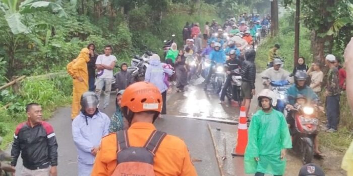 Akses Jalan Citeureup- Sukamakmur Putus, Bupati Bogor Intruksikan Bangun Jembatan Bailey