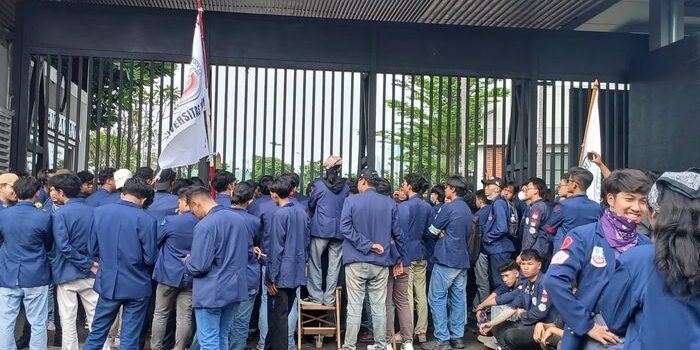 Sejumlah Massa Tolak RUU TNI, Aksi Demonstrasi Depan Gedung DPR RI