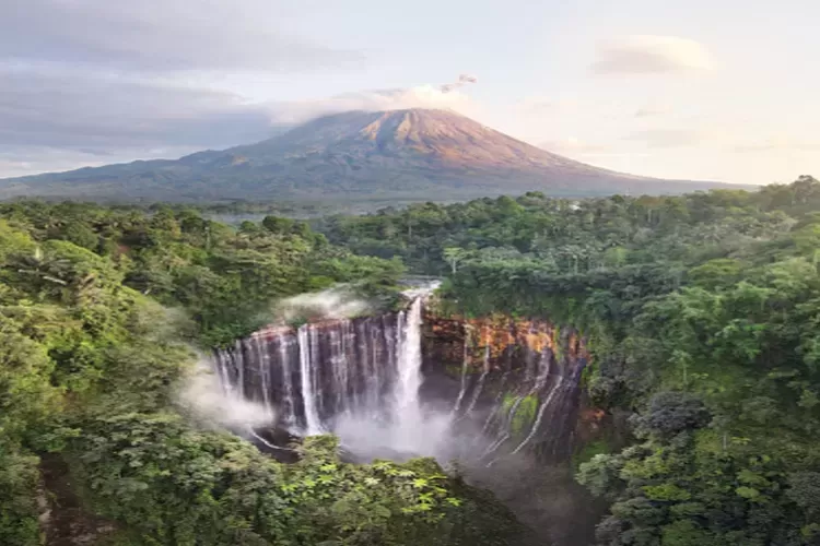 Tiket Wisata Tumpak Sewu Lumajang Turun Jadi Rp 20.000 dari Rp 100.000 per Orang