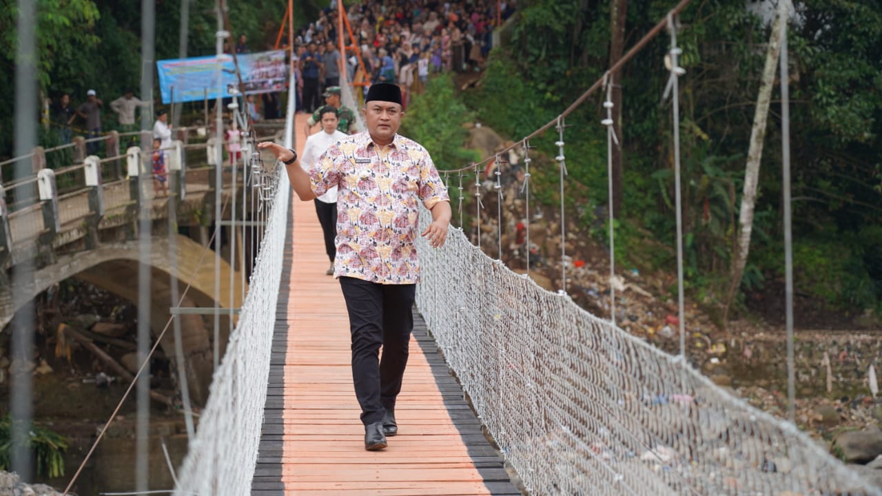 Bupati Rudy Susmanto Resmikan Jembatan Rawayan di Kecamatan Megamendung
