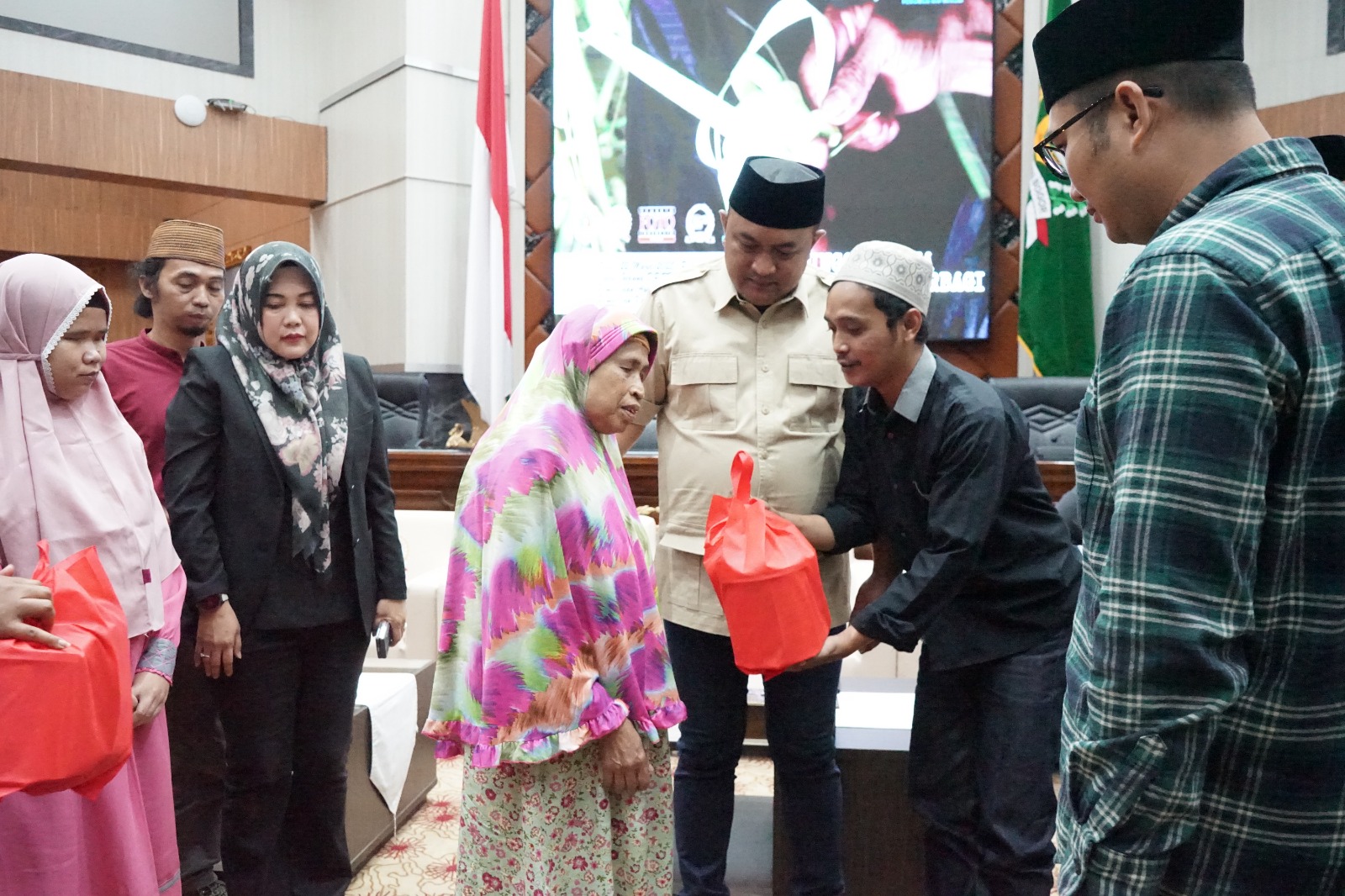 Pokwan DPRD dan PFI Bogor Buka Bersama Satri Tunanetra Nurul Qolbi