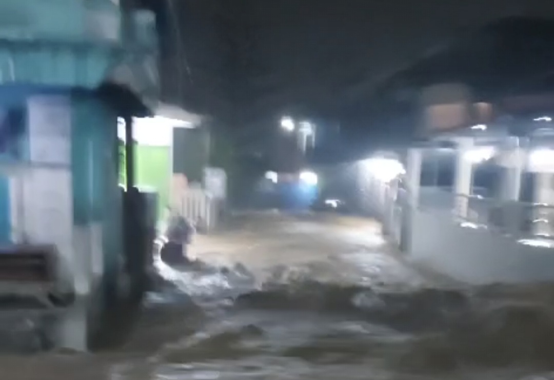Akibat Hujan Deras, Kampung Pensiunan Puncak Banjir