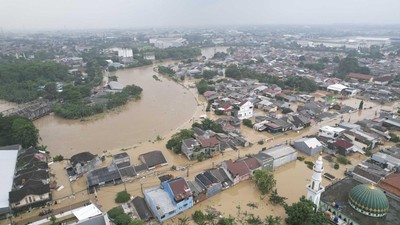 Banjir Kiriman Bogor, Sejumlah Jalanan Lumpuh di Bekasi