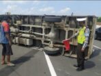Kecelakaan di Tol Jagorawi Kembali Terjadi, Truk Pecah Ban Menabrak Fortuner di KM 23