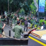 Reklame Tak Berizin di Jalan Pajajaran Dibongkar Pemkot Bogor