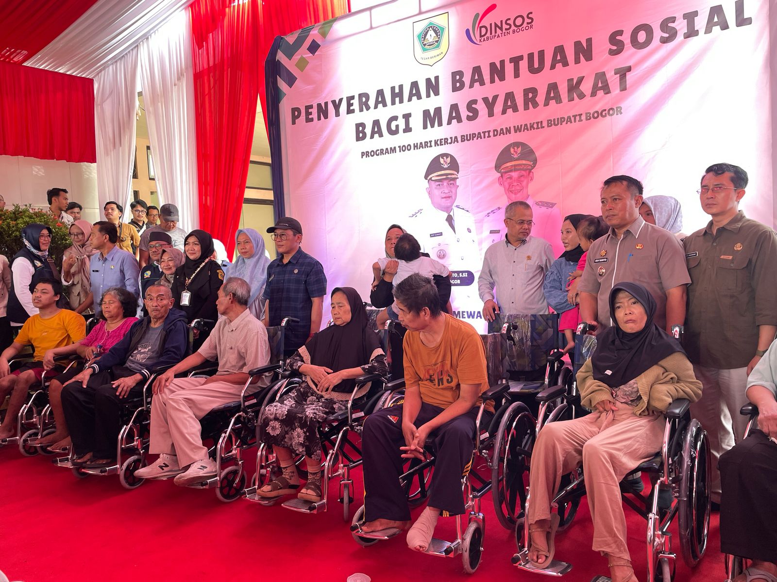 Dinsos Kabupaten Bogor Berikan Bantuan untuk Masyarakat Disabilitas