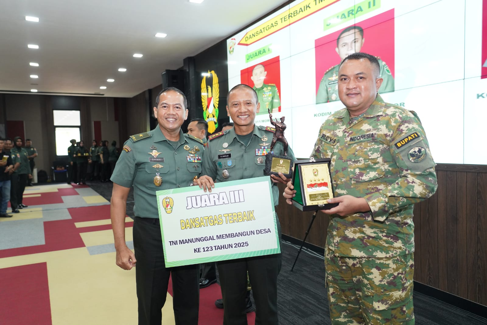 Sukseskan Program TMMD ke-123, Bupati Bogor dan Dandim Raih Penghargaan dari Mabes TNI