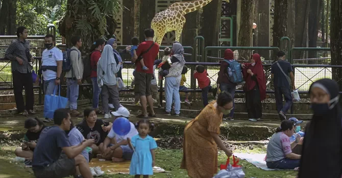 Biaya Relatif Terjangkau, Wisatawan Lebih Memilih Berlibur ke Ragunan