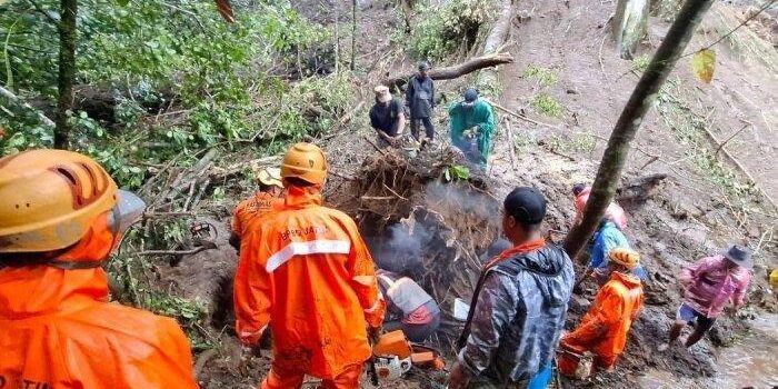 1 Keluarga Meninggal Dunia Setelah Terjebak Longsor di Mojokerto