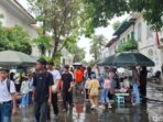 Kota Tua Tetap Ramai Wisatawan Saat Libur Lebaran 2025 Meski Diguyur Hujan