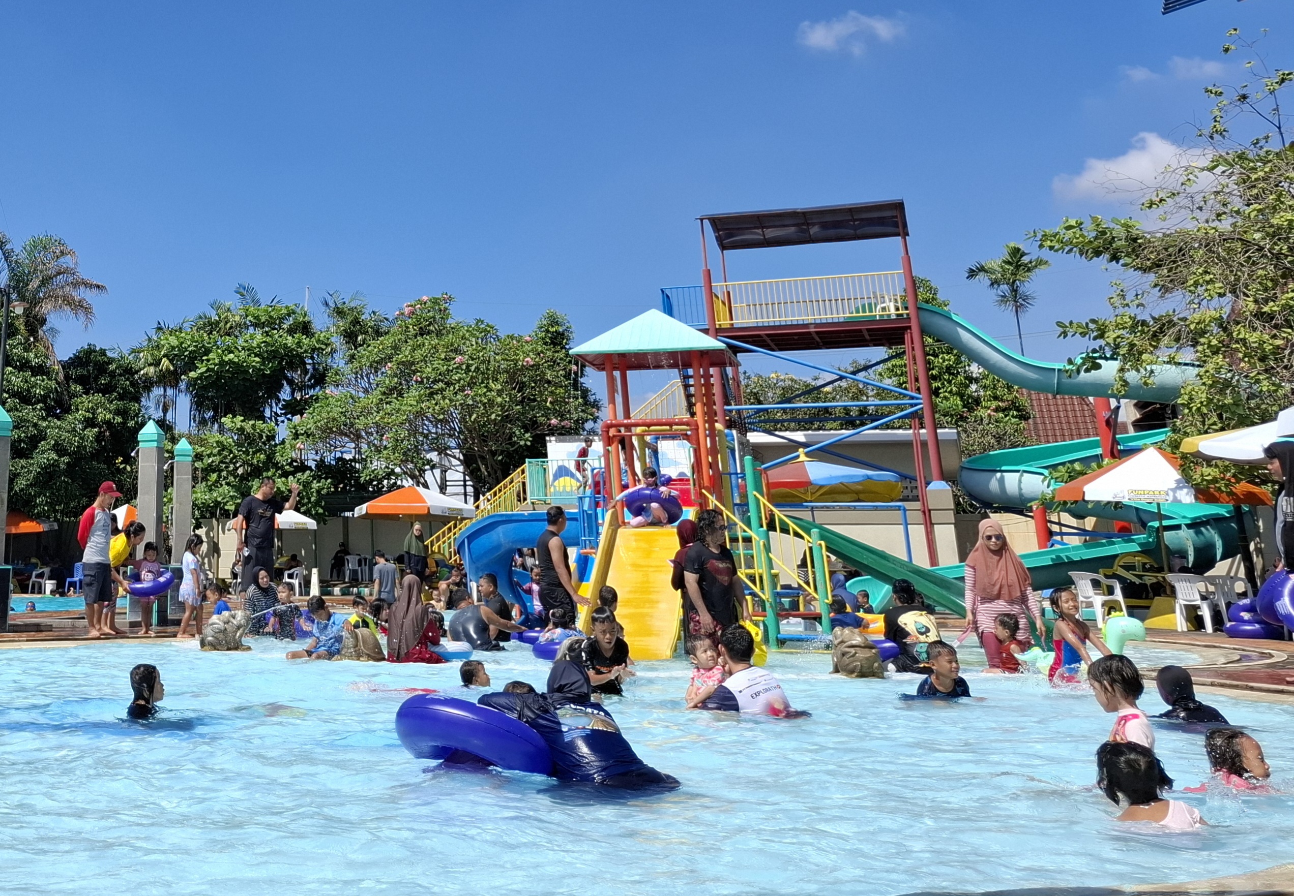 Nikmati Serunya Bermain Air dan Mandi Busa di Fun Park Villa Bogor Indah