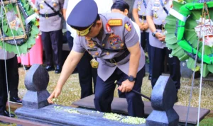 Perayaan HUT ke-79 Bhayangkara, Makam Jenderal Hoegeng Iman Santoso Menerima Kunjungan Ziarah