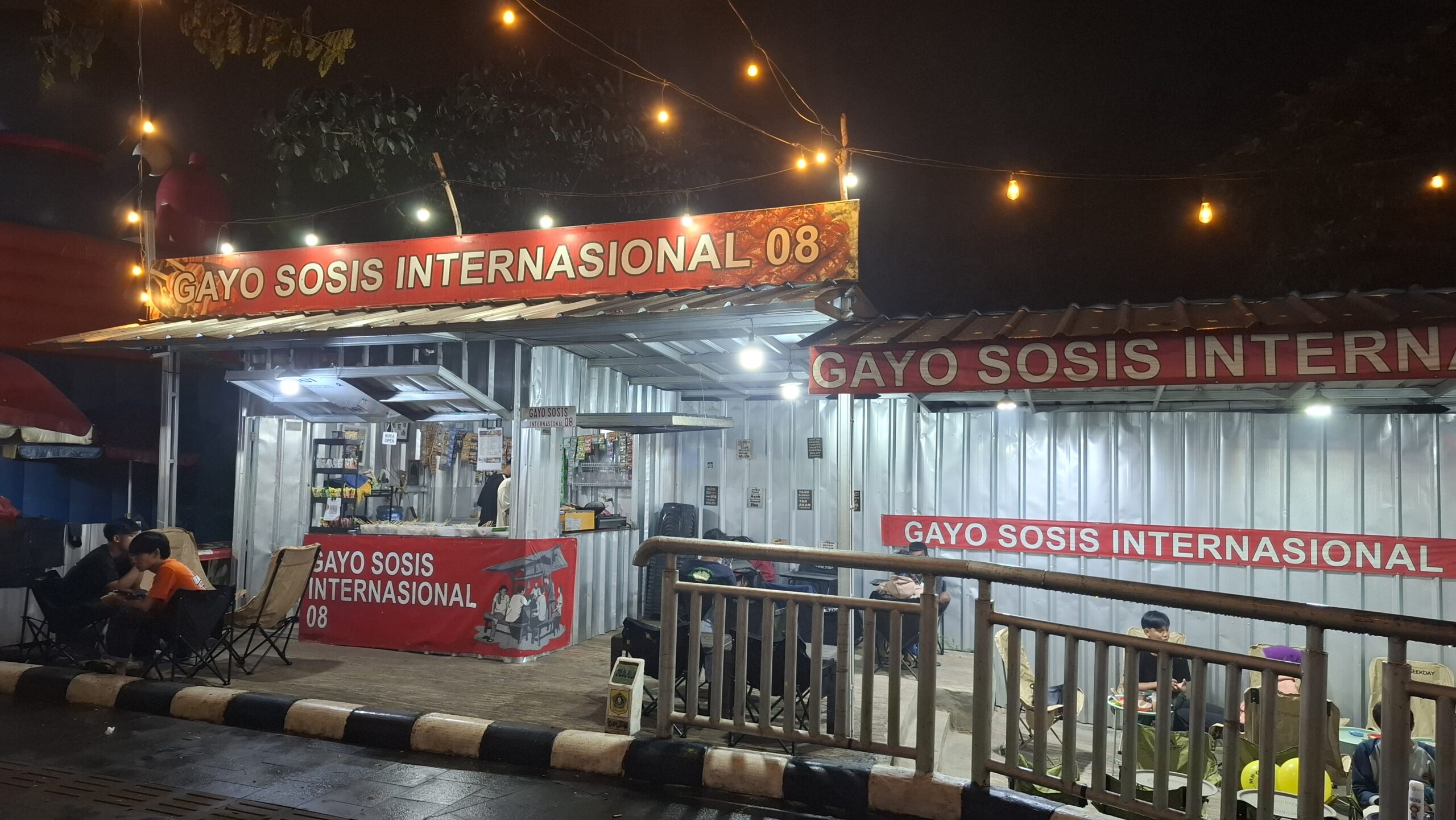 Gayo Sosis Internasional 08, Surga Kuliner Murah Meriah Favorit Muda-Mudi di Pakansari