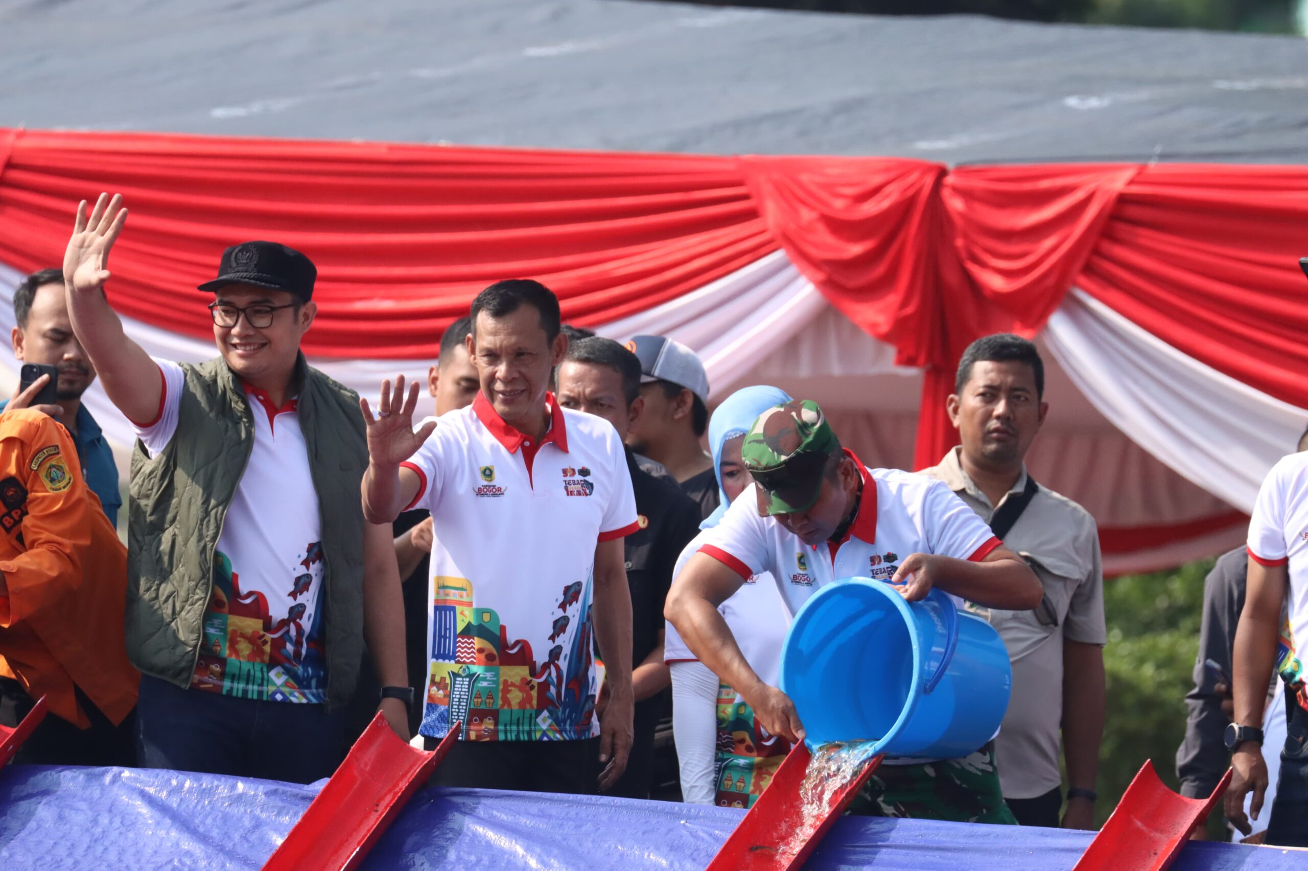 Ketua DPRD Kabupaten Bogor Apresiasi Penebaran 5.403 Benih Ikan di Situ Plaza Cibinong