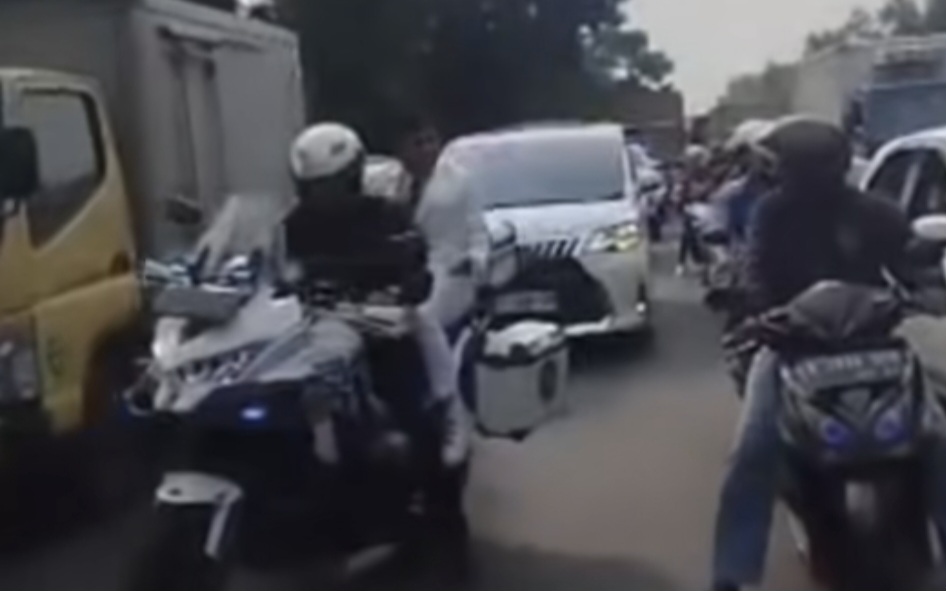 Patwal Dishub Kabupaten Bogor Kena Tilang Elektronik Gara-Gara KDM Tak Pakai Helm