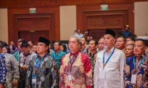 Tunjukkan Dedikasi Layanan Air Minum, Dedie A. Rachim Menerima Penghargaan dari PERPAMSI
