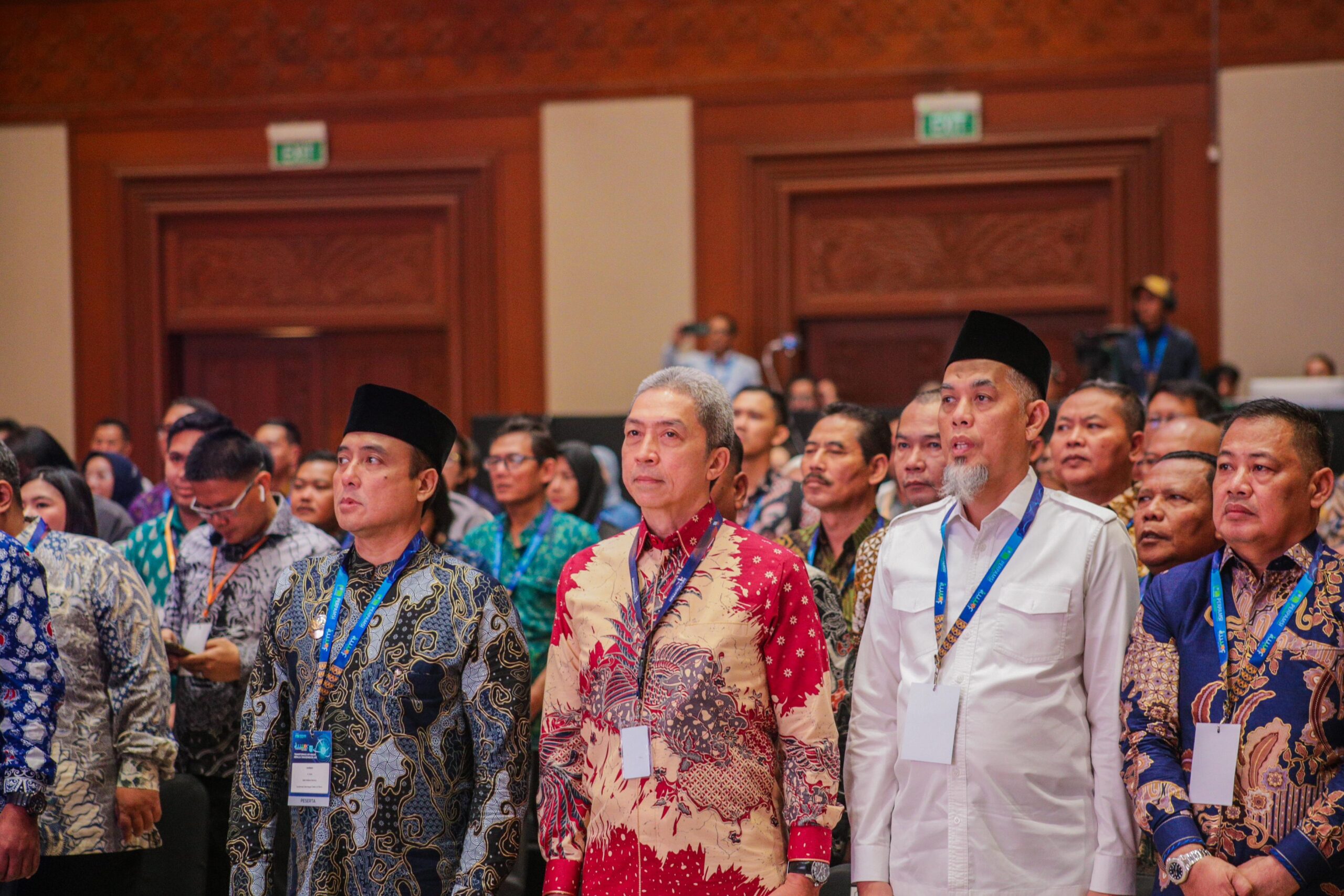 Tunjukkan Dedikasi Layanan Air Minum, Dedie A. Rachim Menerima Penghargaan dari PERPAMSI