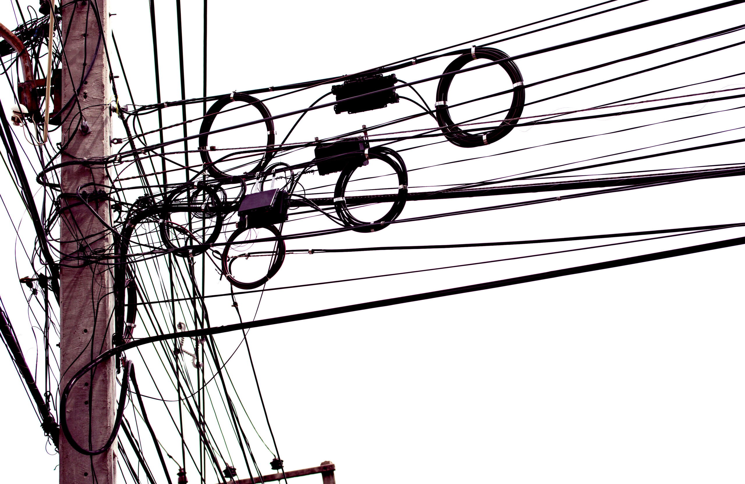 Seorang Warga di Bogor Lehernya Terjerat Kabel yang Membentang di Jalan Cibinong Bogor