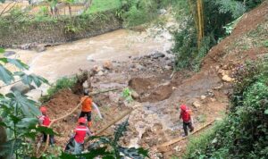 Warga Bojonggede Dinyatakan Hilang Saat Memancing Setelah Tebing Kolam Longsor