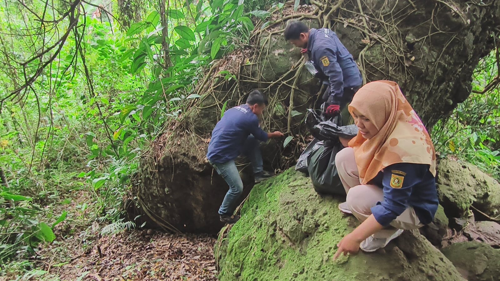Menutup Rangkaian Peringatan HJB ke-543, Pilar Kesosialan Kecamatan Rumpin Gelar Ofsie Sampah di Situs Gunung Munara