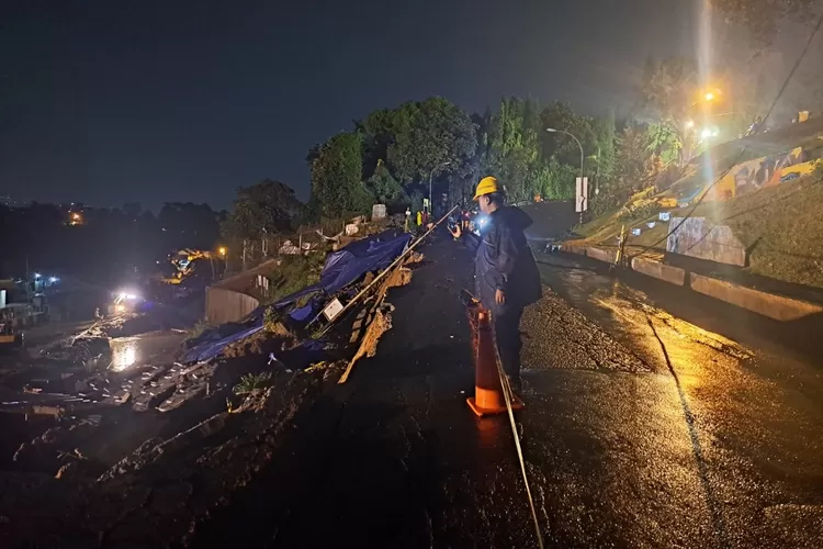 Perbaikan Jalan Batutulis Masih Berlangsung, Dedie A. Rachim Berusaha Menjamin Keamanan untuk Cegah Bencana yang Sama